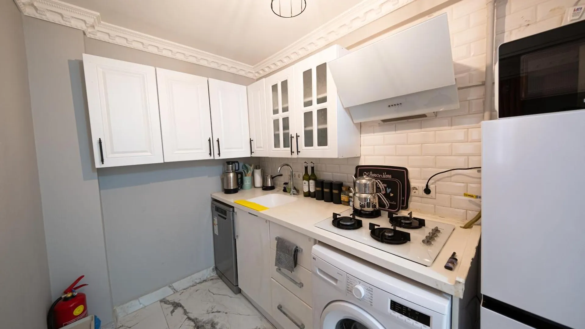 Taksim Istiklalin Kalbinde Konforlu Daire Netflix Wifi Stambuł Apartament