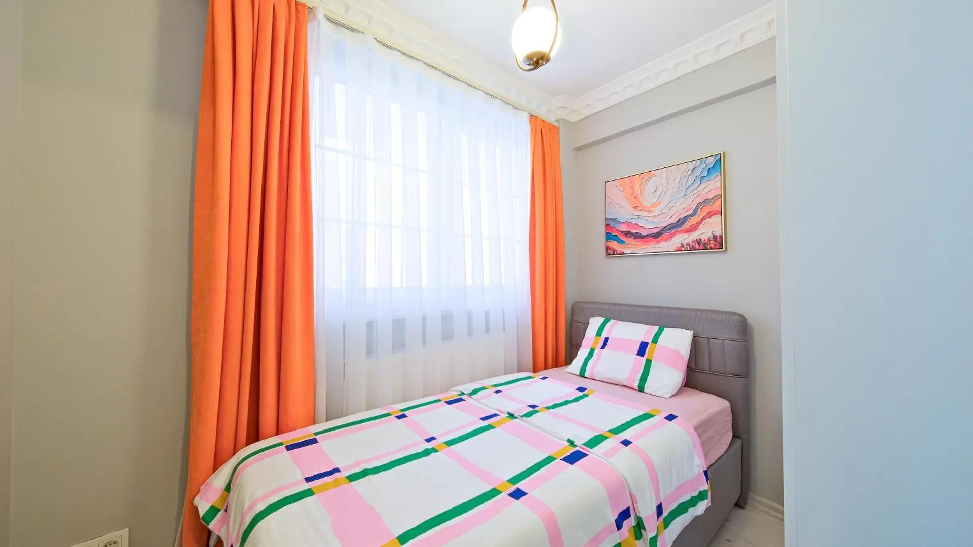 Taksim Istiklalin Kalbinde Sessiz Konforlu Daire Istanbul Apartment